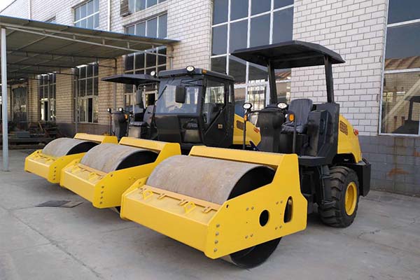 <a href='http://www.yncnc.cn' target='_blank'>壓路機</a>廠家 <a href='http://www.yncnc.cn' target='_blank'>壓路機</a>廠家