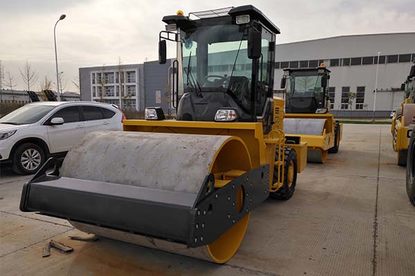 振動<a href='http://www.yncnc.cn' target='_blank'>壓路機</a>