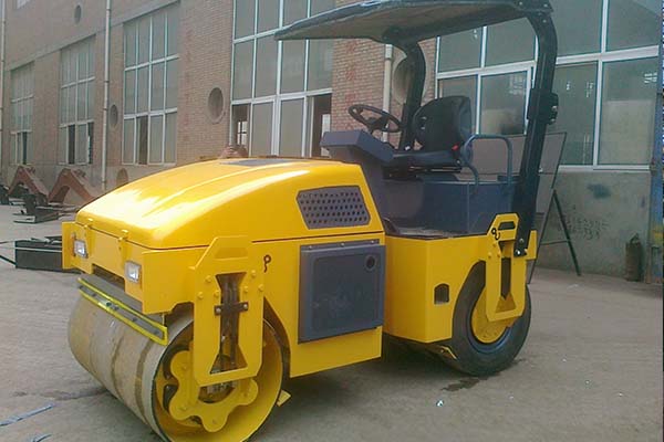 <a href='http://www.yncnc.cn' target='_blank'>壓路機</a>